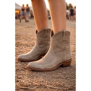Frye Billy Short Boots Womens 7.5B‎ Taupe Leather Western Cowgirl Rodeo Festival